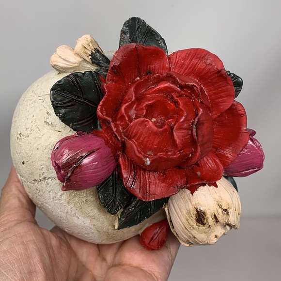 Halloween / Dia de Los Muertos Day of Dead resin 5.3” Skull with flowers NEW - Picture 16 of 16